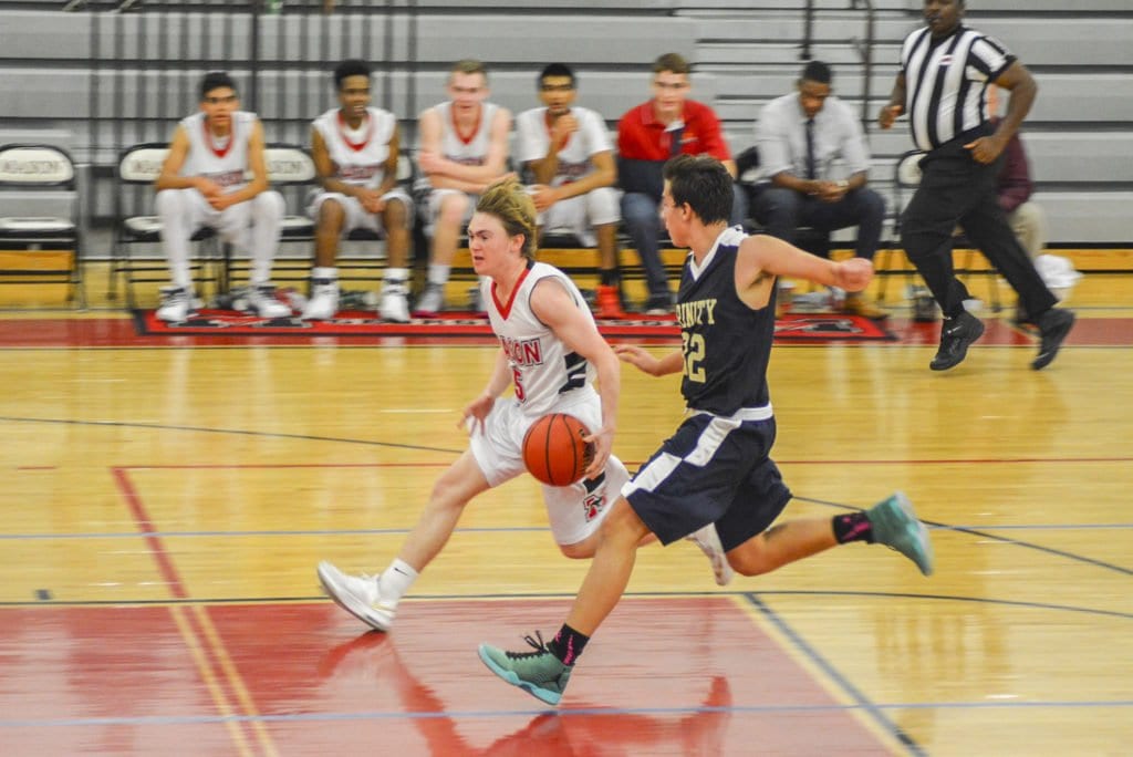 MASON’S DAVID MILLER drives down the court during the Mustangs’ recent win over Trinity School at Meadow View. The Mustangs will take a 2-0 record to Mount Vernon High School on Thursday, Dec. 8. (Photo: Carol Sly)