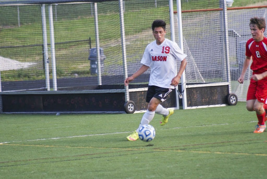 Mason senior striker Donal Reyes de Leon (left) found senior striker Elliot Mercado with a pass that Mercado hammered into the net for the Mustangs’ first goal against 6A Mount Vernon High School in the Mustangs’ season opener. They won the match 2-1. (Photo: Carol Sly)
