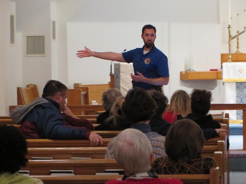 Fairfax County Police detective Bill Woolf talks to a crowd about teen human trafficking in the area. (Photo: Leslie Poster/News-Press)
